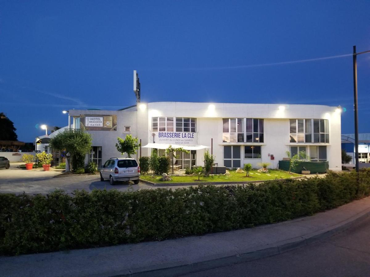 Hotel La Cle Saint-André-de-Sangonis Exteriör bild